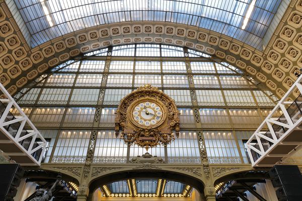 05-Paris1_Int clock_FEATURE.jpg 05 Paris1 Int clock FEATURE